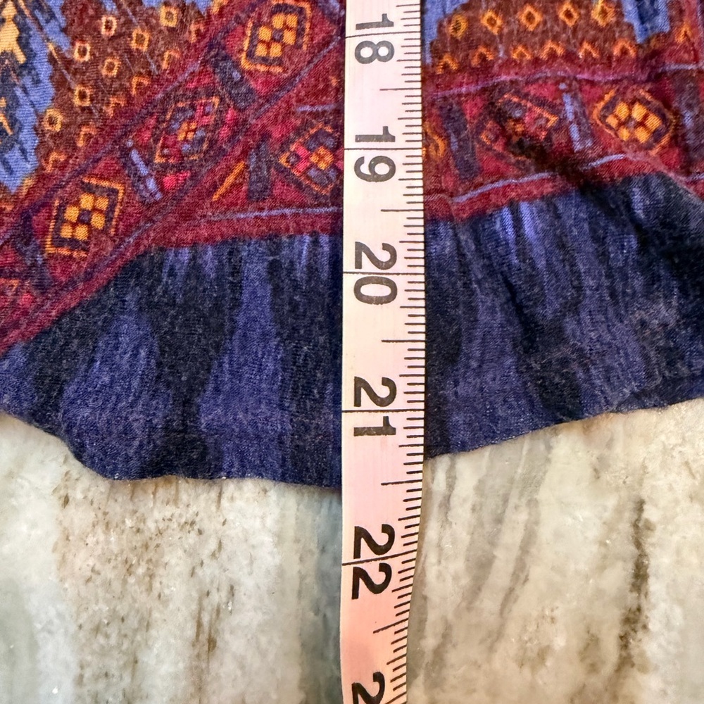 Democracy Boho Geometric Print Top Size M Burgundy Navy Rayon Stretch - Picture 7 of 9